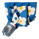Retro Daisy print picnic blanket with blue background and mesh bag