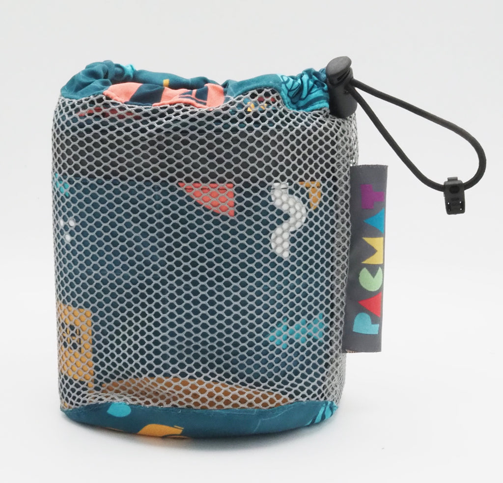 PACMAT Family Picnic Mat, Snakes and Ladders, light, washable ...
